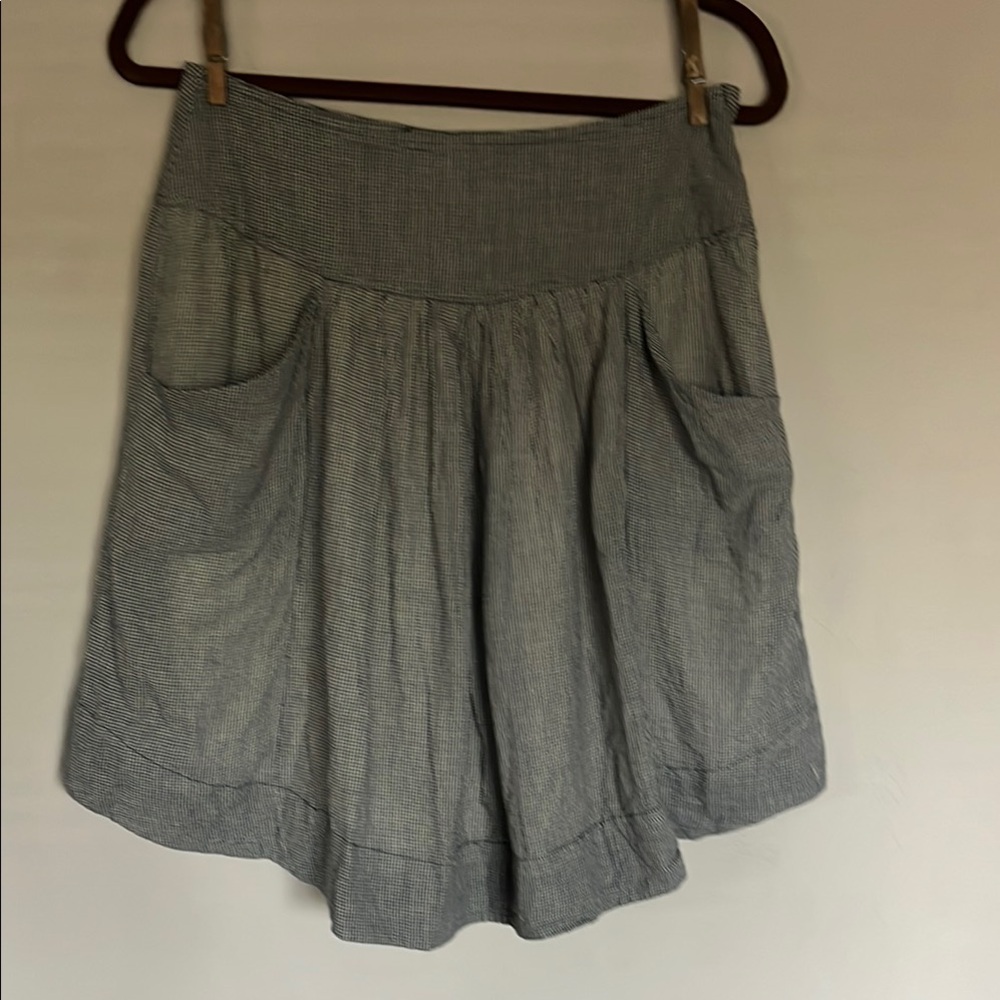 Isabel Marant
Beautifully Made Skirt
soft pleats in front and back
100% Cotton